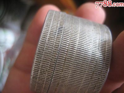 少見民國(guó)上海德成實(shí)業(yè)社出品銀幣商標(biāo)愛娜香粉盒子鋁盒子大頭圖